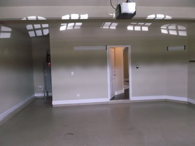 Building Photo - Absolutely Gorgeous!