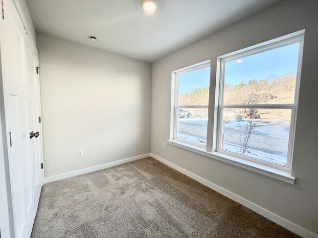 Building Photo - 529 Cooper St