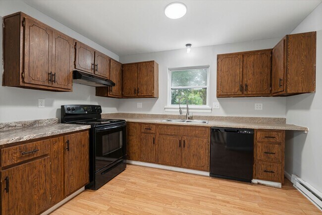 Building Photo - Beautiful 3 Bedroom House in Munhall available now!