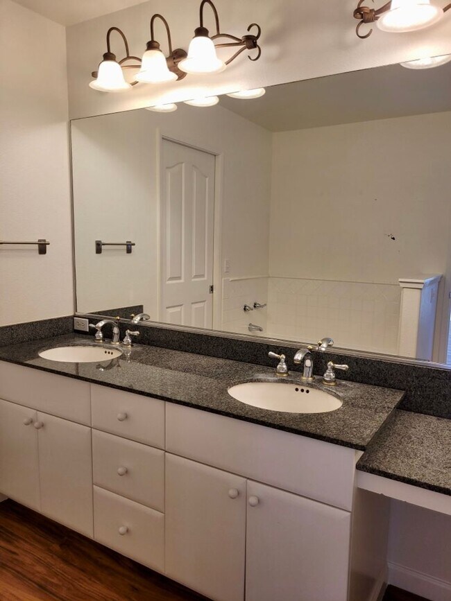 Building Photo - For Rent | 4 Bedroom, 3 Bathroom house with 2 Car Garage