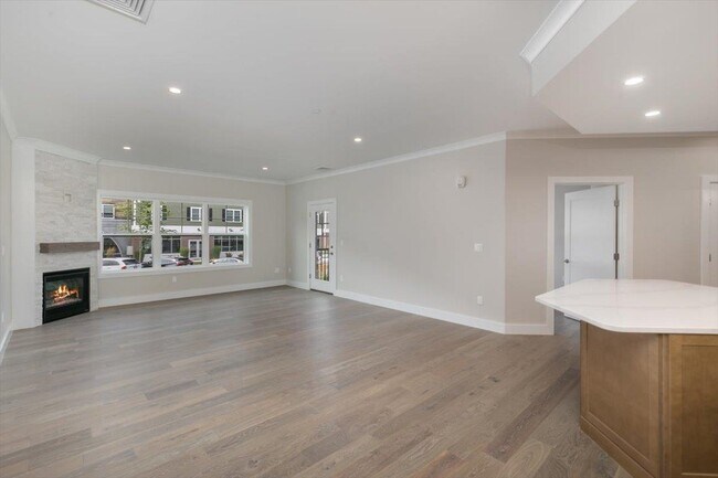Building Photo - 65 Pointe Pl
