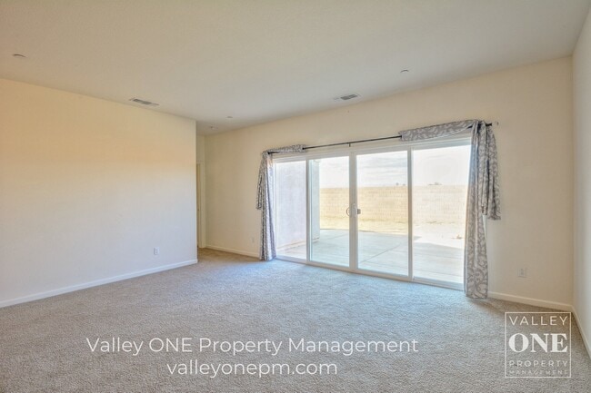 Building Photo - 933 Tipton Ln