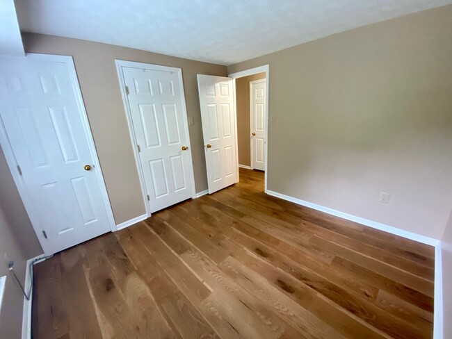 Building Photo - Great condo! Close to commuter routes!