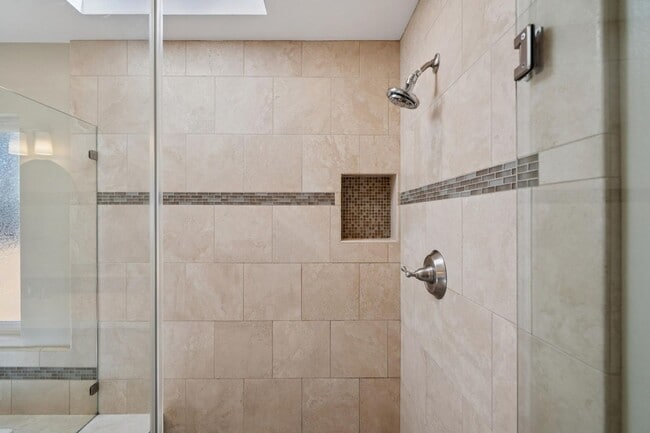 Building Photo - Spacious Home with Detached 1 bed 1 bath ADU in Los Altos!