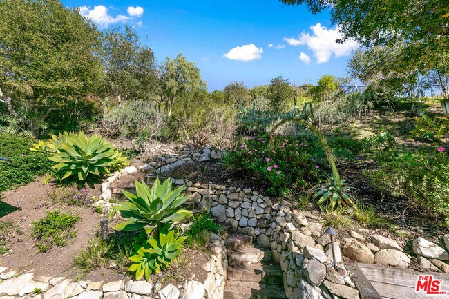 Building Photo - 30603 El Sueno Dr