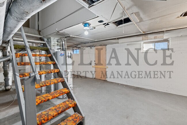 Building Photo - 806 N Faulkner St