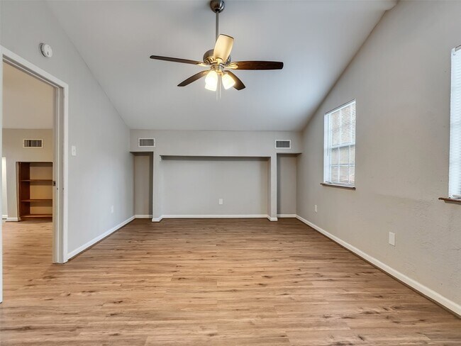 Building Photo - 2030 Lone Rock Dr