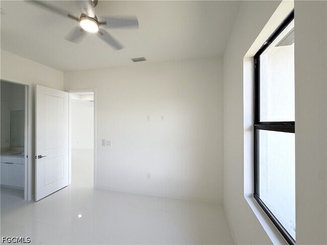 Building Photo - 4331 NW 31st Terrace