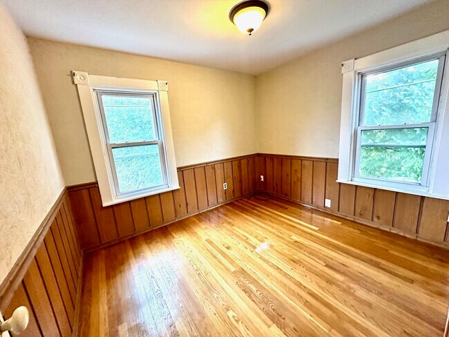 Building Photo - 6 Grant St