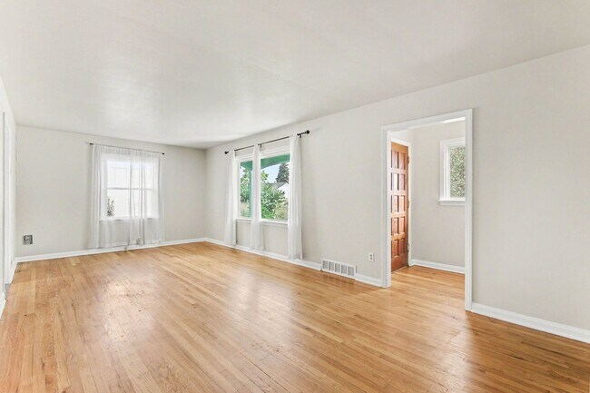 Building Photo - Great Home ready now Great Neighborhood!
