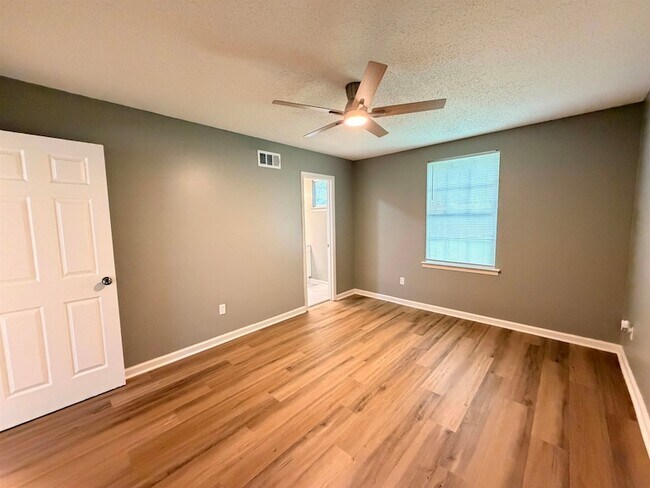 Building Photo - 3884 Kerston Dr