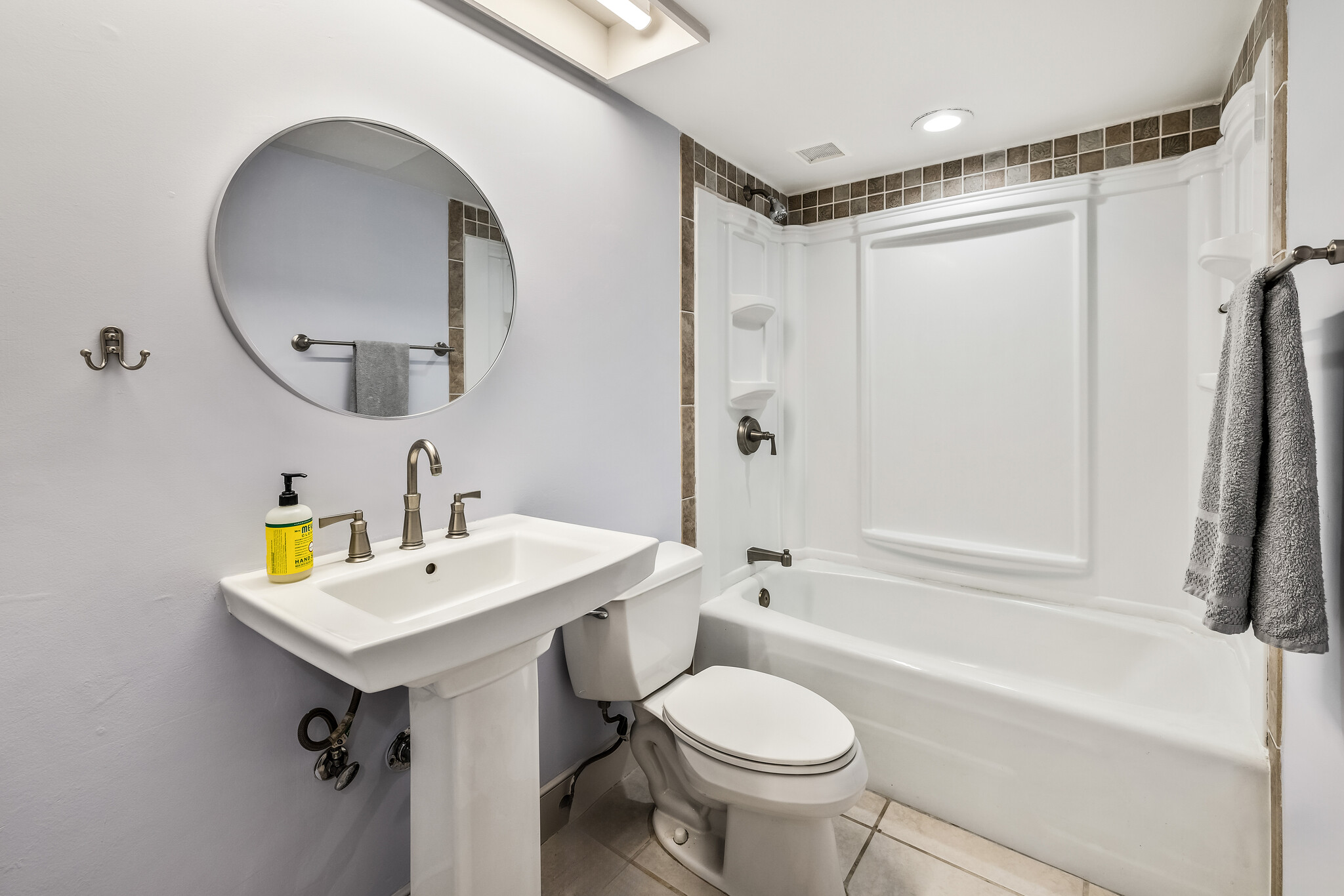 Building Photo - 1860 Ala Moana Blvd