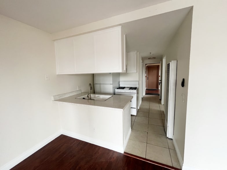 Building Photo - 101 W Canada