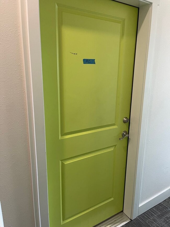 Building Photo - FURNISHED 1 BEDROOM 1 BATH APARTMENT  - BREMERTON