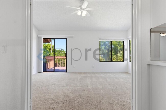 Building Photo - Unit
