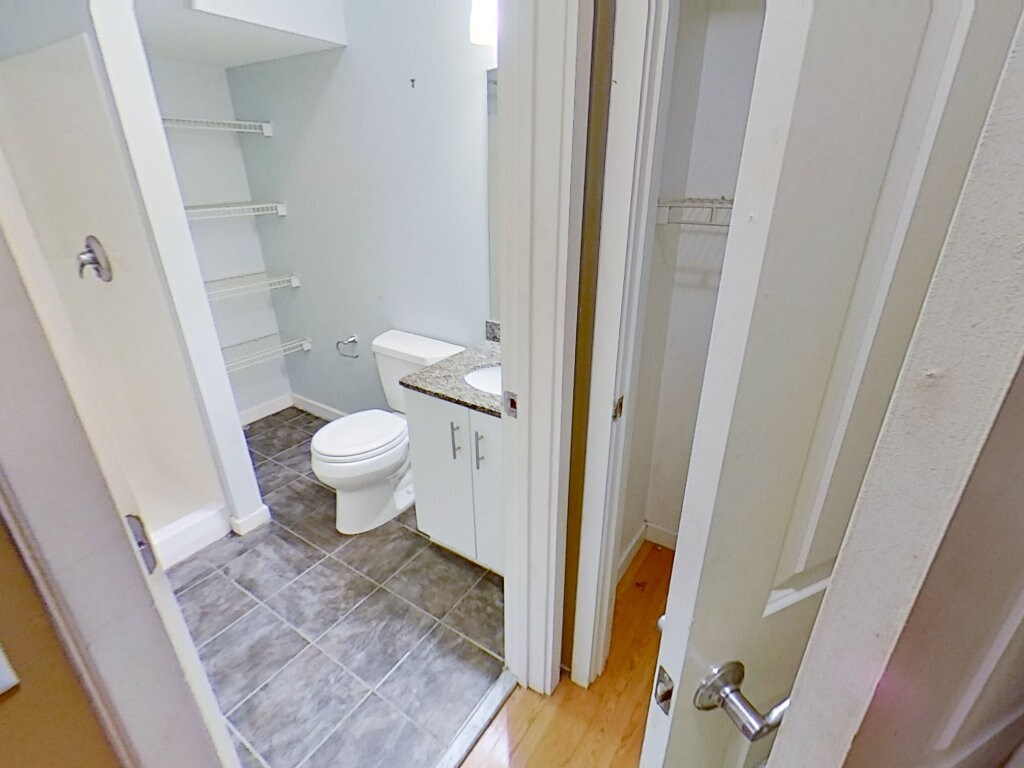 Building Photo - 461 Park Dr