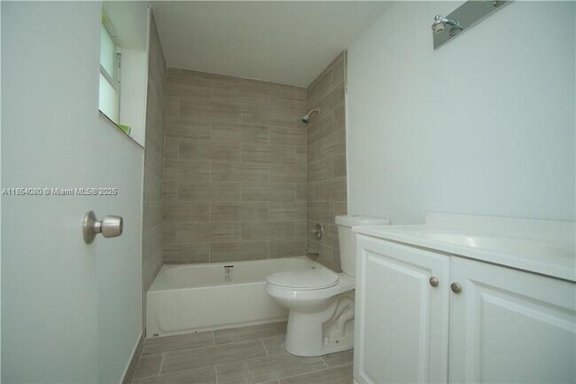 Building Photo - 1419 N 16th Ct