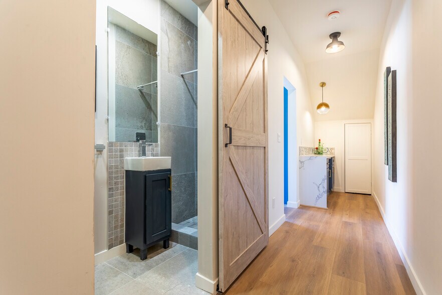 Building Photo - 1431 Maltman Ave