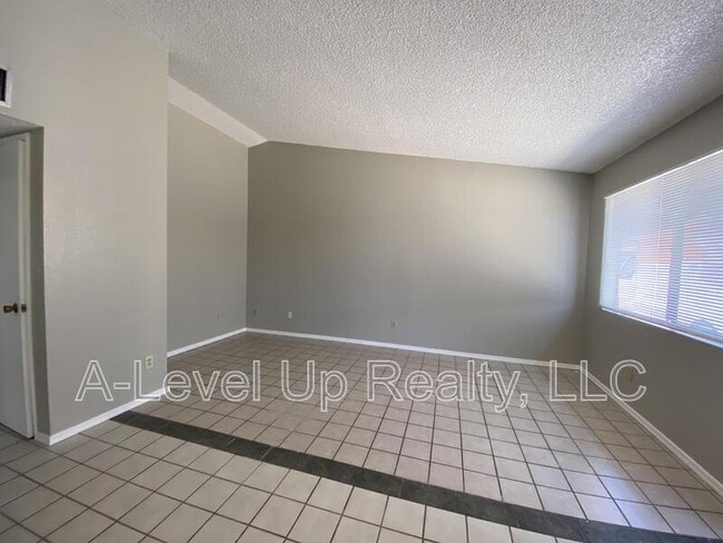 Building Photo - 1503 N Riverview Blvd