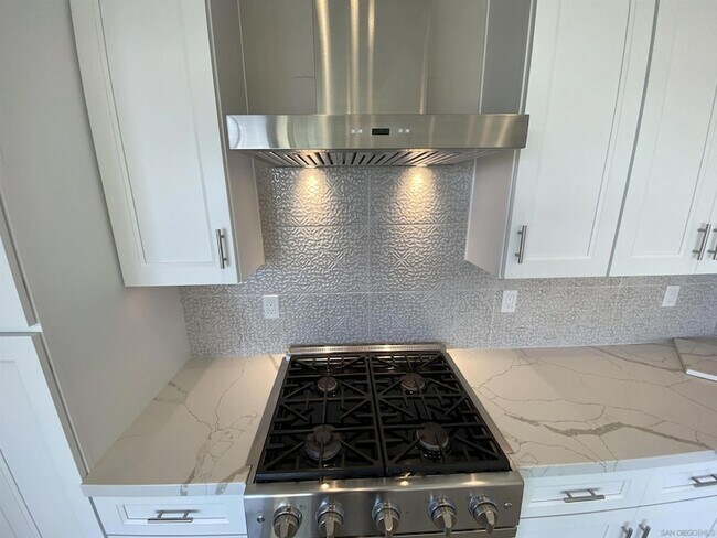 Building Photo - 1305 Blue Sky Dr