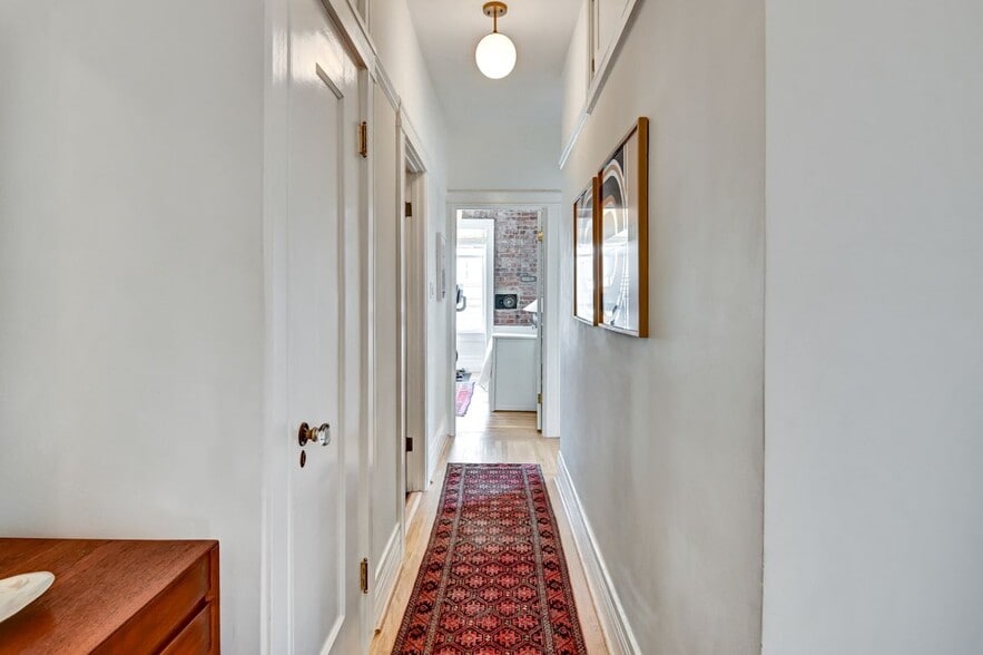 Building Photo - 2299 Sacramento St