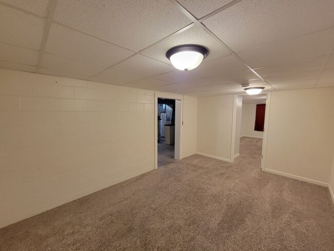 Building Photo - 4 Bed 2 Bath house for Rent!
