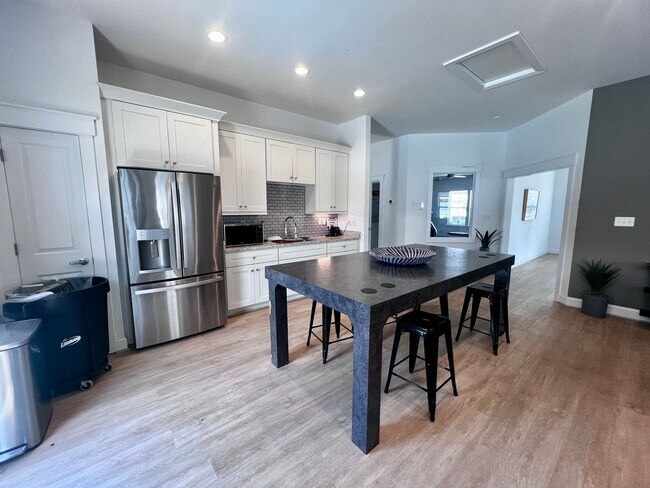 Building Photo - 2542 Fieldsway Dr