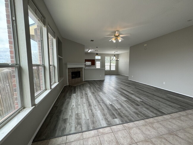 Building Photo - Enjoy living in this single story 3 bedroom+office that has a closet so it could be a 4th bedroom...