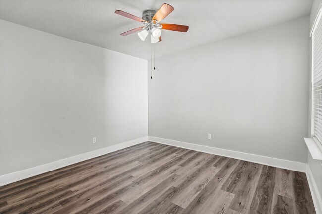 Building Photo - 20231 Avery Point Dr