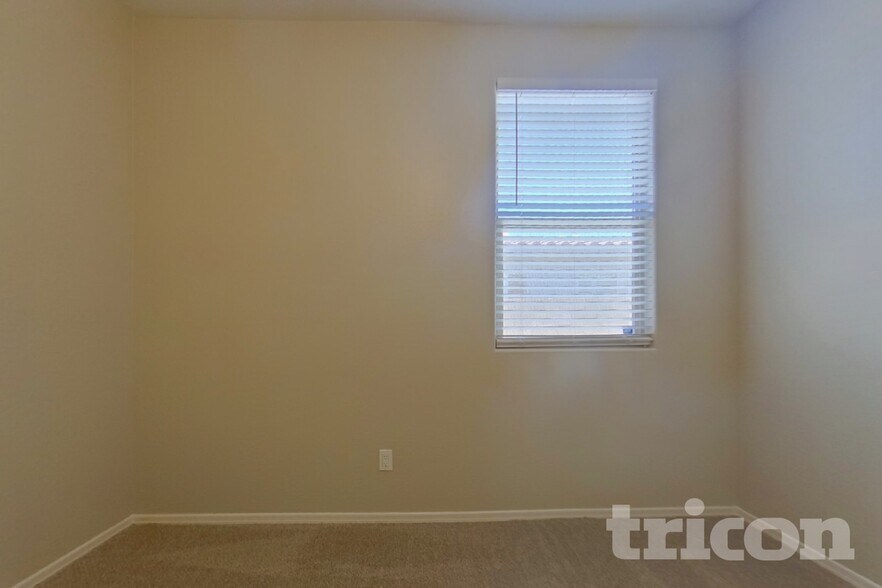 Building Photo - 17350 W Woodlands Ave