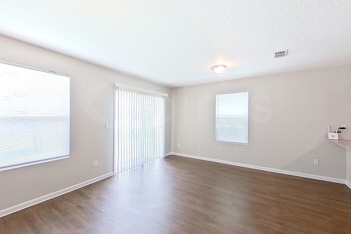 Building Photo - 1303 Mull St