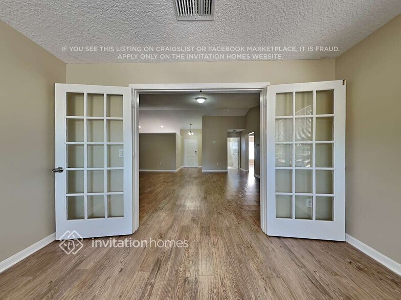 Building Photo - 1318 Lake Idamere Blvd