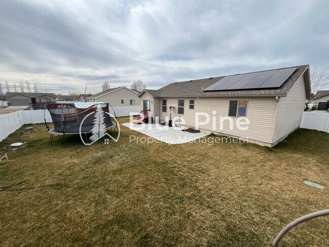 Building Photo - 3688 Shale Ave