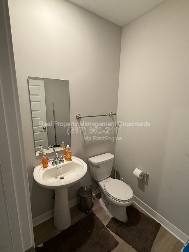 Building Photo - 8754 Laurelton Pl