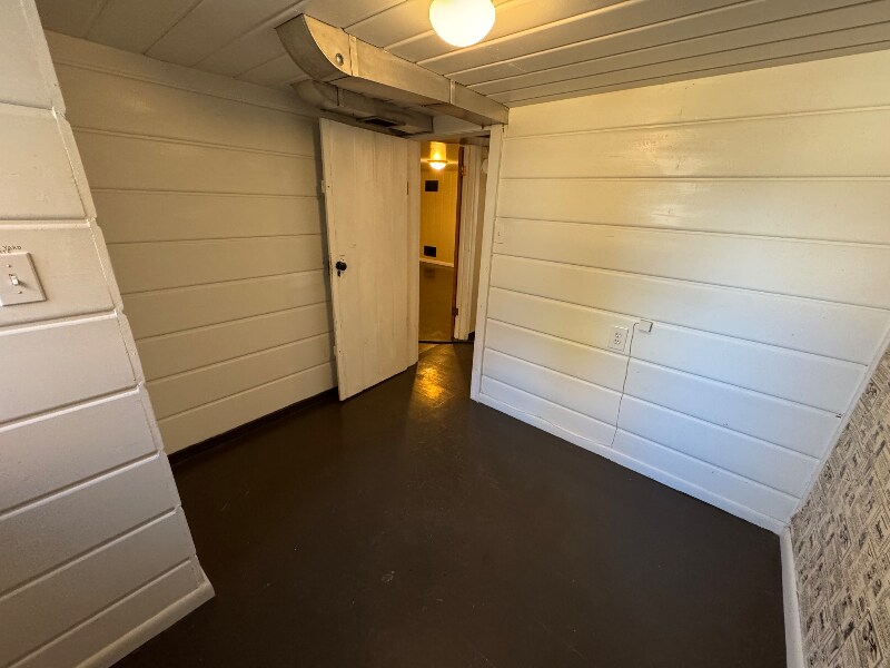 Building Photo - 825 E 35th Ave