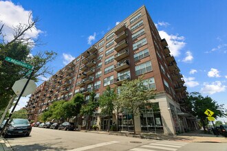 Building Photo - 6 S Laflin St