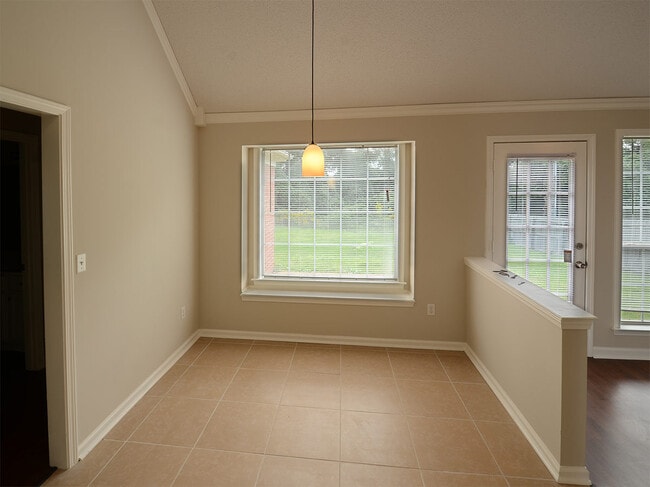 Building Photo - 4 bed, 2 bath near Shelby Dr and Hacks Cross