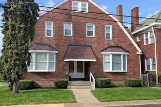 Building Photo - Avail Avail Aug 1st: A GEM in Dormont!  Spacious 3BR Twin Home, Parking, Charm, Walkability, Outd...