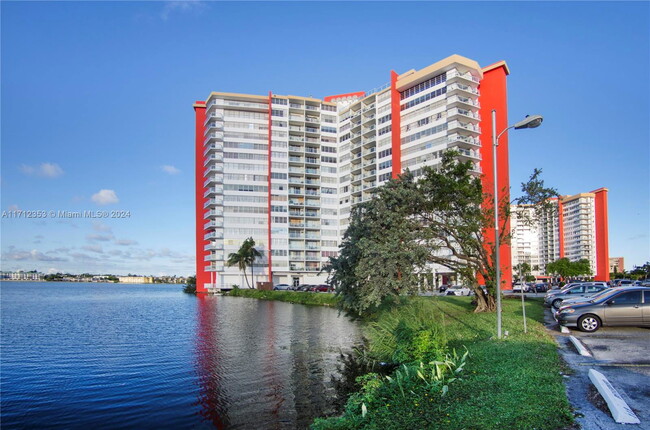 Building Photo - 1301 NE Miami Gardens Dr