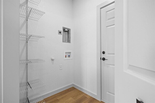 Building Photo - 2303 Thomas St