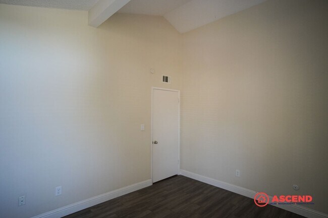 Building Photo - Phenomenal Home Located In Gated Community!