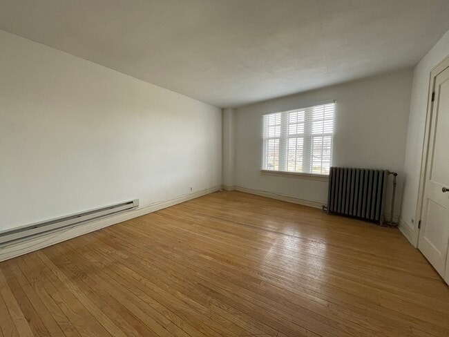 Building Photo - 28W573 Stafford Pl