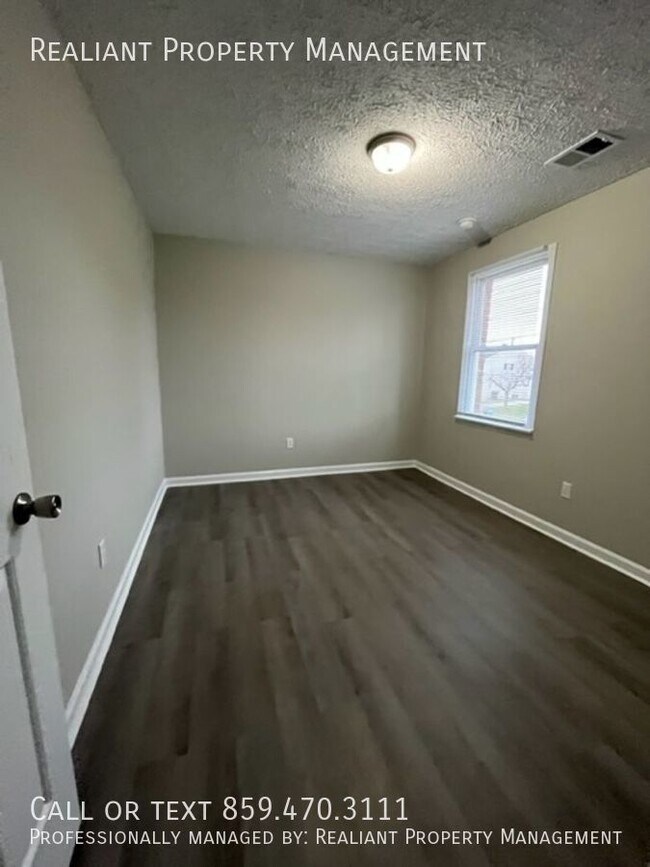 Building Photo - 120 Wichita Dr