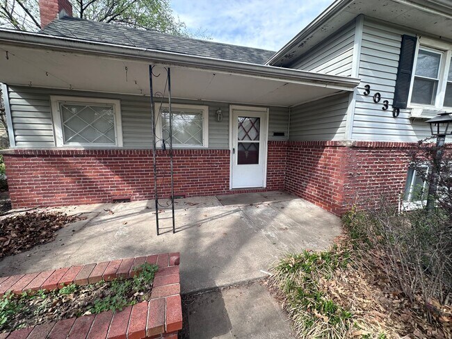 Building Photo - $1495 - 3 bedroom/ 1.5 bathroom - Beautifu...