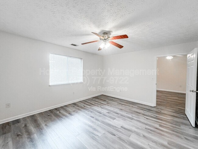 Building Photo - 3903 Hidden Hollow Dr