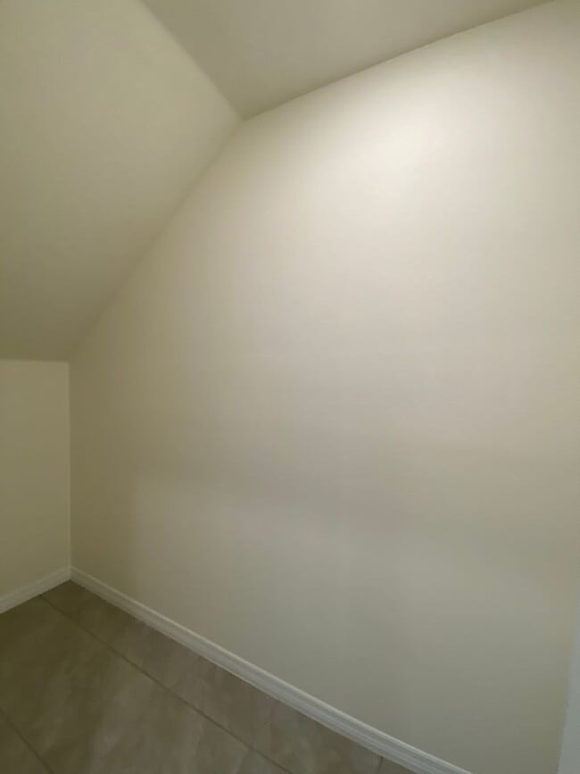 Building Photo - Desirable SE Ocala Subdivision - Lake Diamond-North - 4/3/2 *Available Soon* Won't Last!