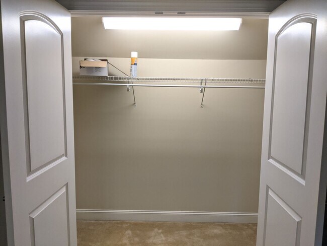 Building Photo - 3 Bedroom End Unit with Garage!