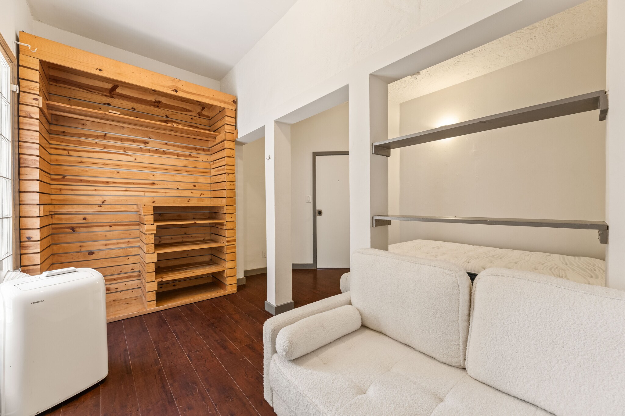 Building Photo - 2814 Ellendale Pl