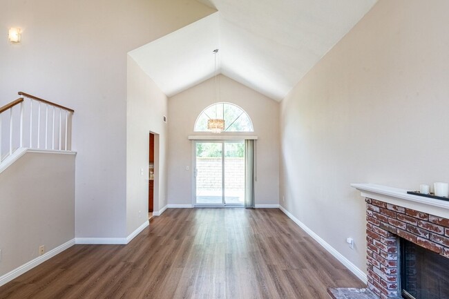 Building Photo - 13564 Cres Hill Dr