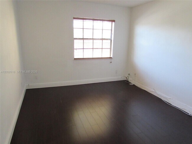 Building Photo - 5555 Ludlam Rd